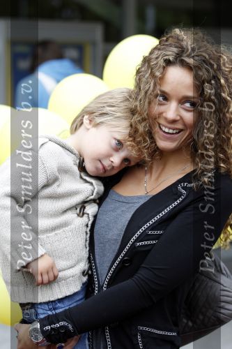 Amsterdam 19 september 2010
Premiere Sesamstraat in de meervaart. Fajah Lourens met zoon
Peter Smulders bv