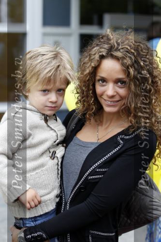 Amsterdam 19 september 2010
Premiere Sesamstraat in de meervaart. Fajah Lourens met zoon
Peter Smulders bv