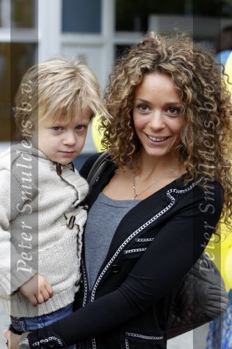 Amsterdam 19 september 2010
Premiere Sesamstraat in de meervaart. Fajah Lourens met zoon
Peter Smulders bv