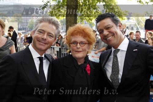 Amsterdam 3 oktober 2010
Premiere Petticoat in Carre. Frank sanders met kennissen
Peter Smulders bv
