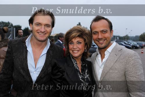 Amsterdam 7 oktober 2010
Premiere cirque du soleil bij de amsterdam Arena. Geert Hoes met Netty v d Veer en Chris Looman
Peter Smulders bv