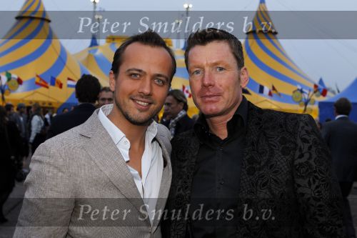 Amsterdam 7 oktober 2010
Premiere cirque du soleil bij de amsterdam Arena. Geert Hoes met eigenaar de zwaluwhoeve
Peter Smulders bv