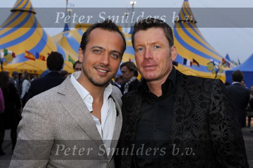 Amsterdam 7 oktober 2010
Premiere cirque du soleil bij de amsterdam Arena. Geert Hoes met eigenaar de zwaluwhoeve
Peter Smulders bv
