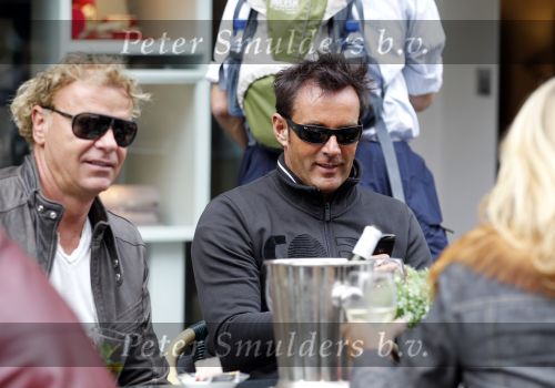 Amsterdam 2 november 2010
Gerard Joling en Wino Omtzigt op terras op de pc hooftstraat.
Peter Smulders bv