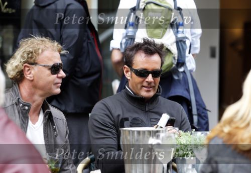 Amsterdam 2 november 2010
Gerard Joling en Wino Omtzigt op terras op de pc hooftstraat.
Peter Smulders bv