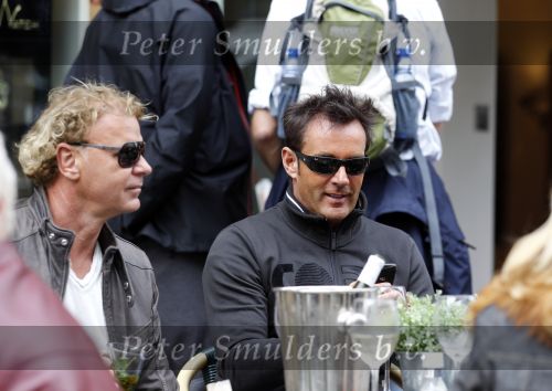 Amsterdam 2 november 2010
Gerard Joling en Wino Omtzigt op terras op de pc hooftstraat.
Peter Smulders bv