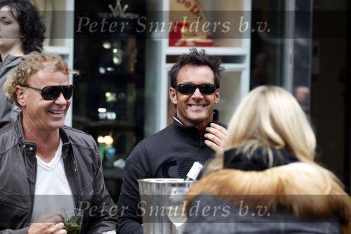 Amsterdam 2 november 2010
Gerard Joling en Wino Omtzigt op terras op de pc hooftstraat.
Peter Smulders bv