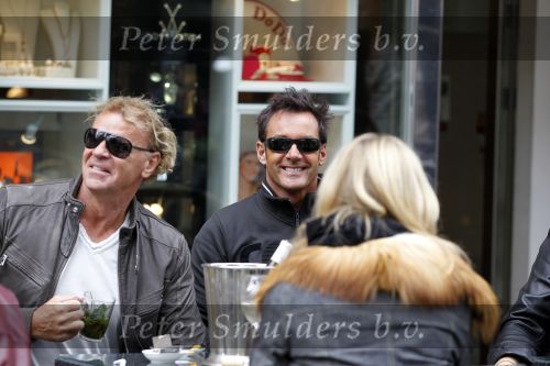 Amsterdam 2 november 2010
Gerard Joling en Wino Omtzigt op terras op de pc hooftstraat.
Peter Smulders bv