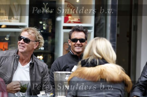 Amsterdam 2 november 2010
Gerard Joling en Wino Omtzigt op terras op de pc hooftstraat.
Peter Smulders bv