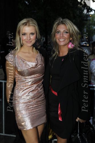 Amsterdam 29 september 2010
Pink Ribbon gala in de westerkerk. Gigi ravelli met een vriendin
Peter Smulders bv