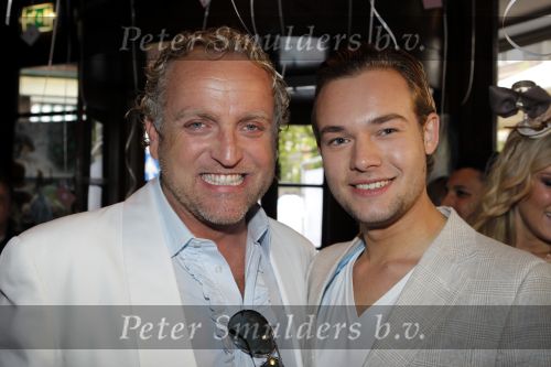Amsterdam 13 september 2010
Presentatie modemeisjes met een missie met Cristina Curry Josh Veldhuizen Maria Taylor en Tamara Elbaz bij Players. Gordon met vriend Raoul
Peter Smulders bv