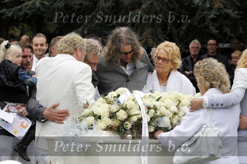 Amsterdam 14 oktober 2010
Begrafenis Marretje Heuckeroth , moeder van Gordon op de noorder begraafplaats.
Peter Smulders bv