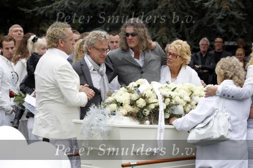 Amsterdam 14 oktober 2010
Begrafenis Marretje Heuckeroth , moeder van Gordon op de noorder begraafplaats.
Peter Smulders bv