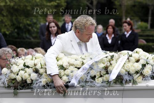 Amsterdam 14 oktober 2010
Begrafenis Marretje Heuckeroth , moeder van Gordon op de noorder begraafplaats.
Peter Smulders bv