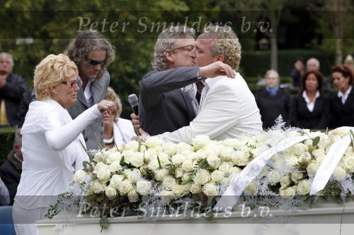 Amsterdam 14 oktober 2010
Begrafenis Marretje Heuckeroth , moeder van Gordon op de noorder begraafplaats.
Peter Smulders bv