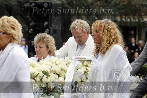 Amsterdam 14 oktober 2010
Begrafenis Marretje Heuckeroth , moeder van Gordon op de noorder begraafplaats.
Peter Smulders bv