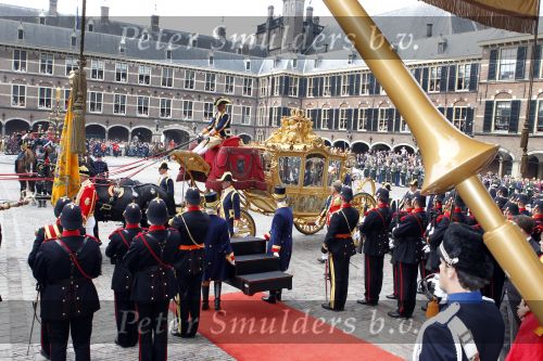 Den Haag 21 september 2010
Prinsjesdag 2010 op het binnenhof en bij paleis Noordeinde. Koningin Beatrix Prins Willem Alexander Prinses Maxima Prins Constantijn Prinses Laurentien . Gouden Koets
Pieter v Vollenhoven en Prinses Margriet
Peter Smulders bv