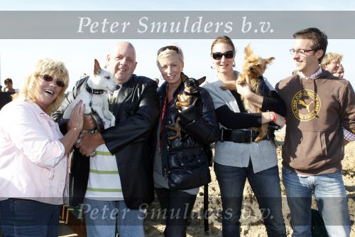 Scheveningen 3 oktober 2010
Dogwalk georganiseerd door de stichting van Bridget Maasland .Henk Bres met vrouw en hond
Peter Smulders bv