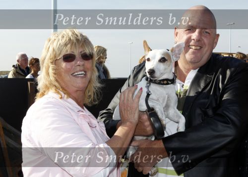 Scheveningen 3 oktober 2010
Dogwalk georganiseerd door de stichting van Bridget Maasland .Henk Bres met vrouw en hond
Peter Smulders bv