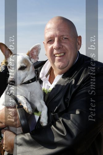 Scheveningen 3 oktober 2010
Dogwalk georganiseerd door de stichting van Bridget Maasland .Henk Bres met vrouw en hond
Peter Smulders bv