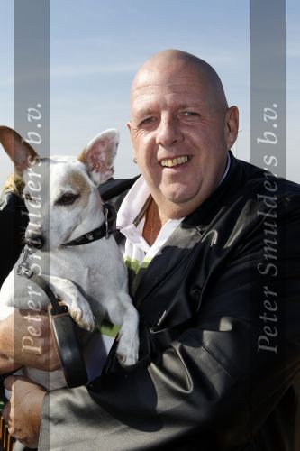 Scheveningen 3 oktober 2010
Dogwalk georganiseerd door de stichting van Bridget Maasland .Henk Bres met vrouw en hond
Peter Smulders bv