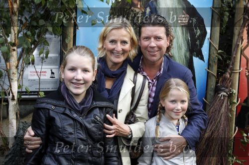 Amsterdam 2 oktober 2010
Premiere Foeksia in Tuschinski. Henkjan Smits met vrouw en dochters
Peter Smulders bv