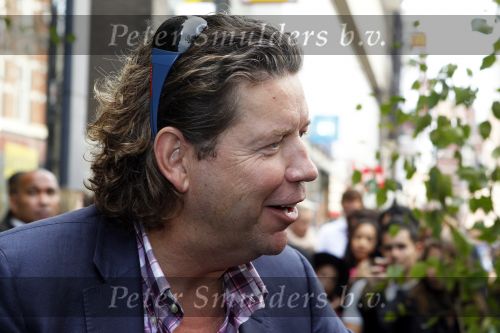 Amsterdam 2 oktober 2010
Premiere Foeksia in Tuschinski. Henkjan Smits met vrouw en dochters
Peter Smulders bv