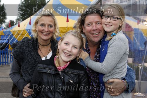 Amsterdam 7 oktober 2010
Premiere cirque du soleil bij de amsterdam Arena. Henkjan Smits met dochters en vrouw
Peter Smulders bv