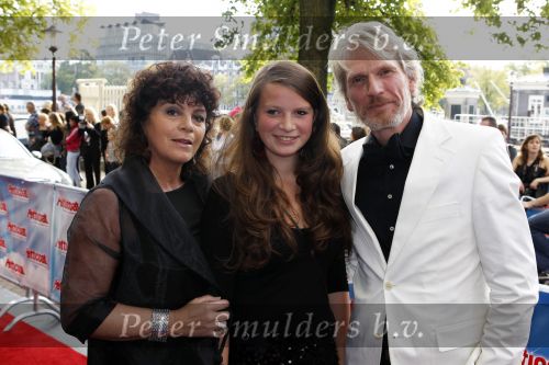 Amsterdam 3 oktober 2010
Premiere Petticoat in Carre. Henriette Tol met man en dochter
Peter Smulders bv