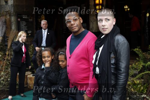 Amsterdam 2 oktober 2010
Premiere Foeksia in Tuschinski. Howard Komproe met Partner en kinderen `garcella en Sonriza
Peter Smulders bv