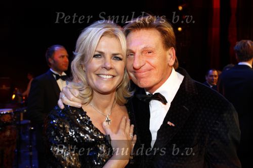 Amsterdam 22 oktober 2010
Televizierring 2010 in carre. Carlo Boszhard en Irene Moors winnen de ring voor de tv kantine. Irene met Hennie Huisman
Peter Smulders bv
