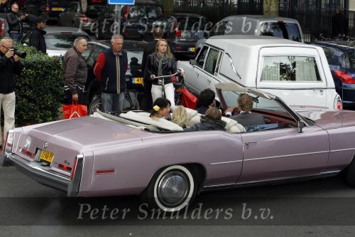 Amsterdam 12 oktober 2010
Herdenkingsdienst van Antonie Kamerling in het Amstel Hotel. De wagens van de stoet waren allemaal cadillac s. Isa Hoes Merlijn en Vlinder 
Peter Smulders bv
