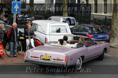 Amsterdam 12 oktober 2010
Herdenkingsdienst van Antonie Kamerling in het Amstel Hotel. De wagens van de stoet waren allemaal cadillac s. Isa Hoes Merlijn en Vlinder 
Peter Smulders bv