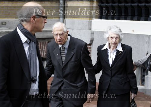 Amsterdam 12 oktober 2010
Herdenkingsdienst van Antonie Kamerling in het Amstel Hotel. De wagens van de stoet waren allemaal cadillac s. vader isa Hoes
Peter Smulders bv