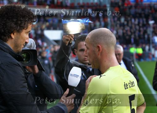 Eindhoven, 24 Oktober 2010
Kompetitiewedstrijd PSV-Feyenoord, eindstand 10-0 Seizoen 2010/2011
De grootste nederlaag van Feyenoord ooit in het betaalde voetbal
Evenaring van de grootste overwinning PSV in het betaald Voetbal
Jan Joost v Gangelen in gesprek met een aangeslagen Tim de Cler
Foto Junior Smulders