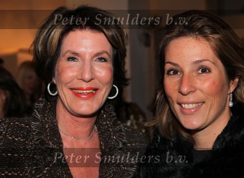 Amsterdam, 19 Oktober 2010
Premiere Yves Saint Laurent bij Christie\'s
Janneke Brinkman met haar dochter Cristine Brinkman
Foto Peter Smulders BV