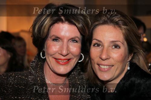 Amsterdam, 19 Oktober 2010
Premiere Yves Saint Laurent bij Christie\'s
Janneke Brinkman met haar dochter Cristine Brinkman
Foto Peter Smulders BV