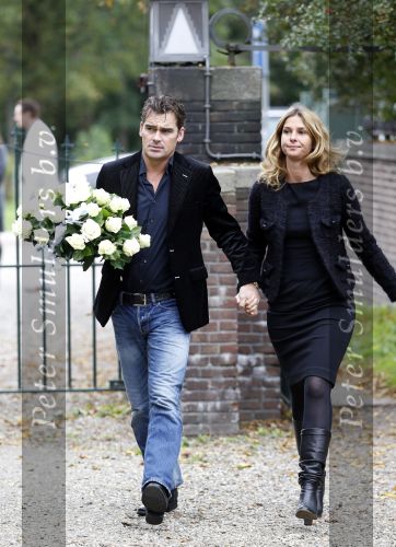 Amsterdam 14 oktober 2010
Begrafenis Marretje Heuckeroth , moeder van Gordon op de noorder begraafplaats. Jeroen v d Boom met zijn vrouw Danie
Peter Smulders bv