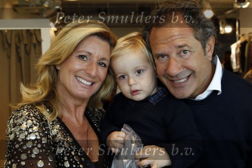 Amsterdam 11 oktober 2010
Presentatie tijdschrift Danie Bles in het World fashion center. Jos Bles met vrouw en kleinzoon
Peter Smulders bv