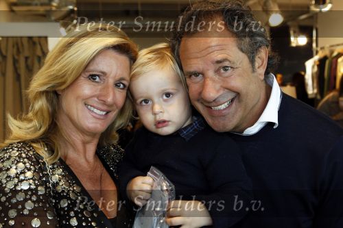 Amsterdam 11 oktober 2010
Presentatie tijdschrift Danie Bles in het World fashion center. Jos Bles met vrouw en kleinzoon
Peter Smulders bv