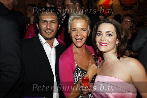 Tilburg 10 oktober 2010
Premiere Legally Blonde in de schouwburg van Tilburg.
Kim Lian v d Meij speelt de hoofdrol. Kim met moeder en vriend van moeder
Peter Smulders bv