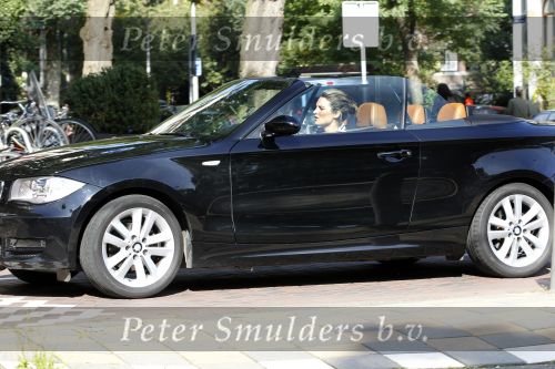 Amsterdam 29 september 2010
Lieke v Lexmond in haar bmw cabrio en op straat.
Peter Smulders bv