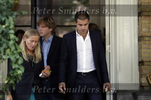 Amsterdam 12 oktober 2010
Herdenkingsdienst van Antonie Kamerling in het Amstel Hotel. De wagens van de stoet waren allemaal cadillac s. Liesbeth Kamerling met man
Peter Smulders bv