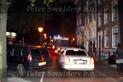 Amsterdam 1 oktober 2010
Feestje GTST (Goede tijden slechte tijden) voor 20 jarig bestaan bij het Werck. De limo heeft last van de ME die uitgetrokken is voor de krakers
Peter Smulders bv