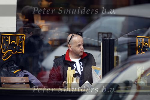 Amsterdam 8 oktober 2010
Marc Marie Huijbregts op terras.
Peter Smulders bv