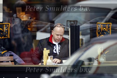 Amsterdam 8 oktober 2010
Marc Marie Huijbregts op terras.
Peter Smulders bv
