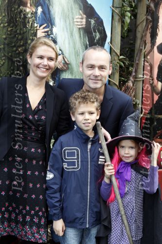Amsterdam 2 oktober 2010
Premiere Foeksia in Tuschinski. Marcel hensema met vrouw en kinderen
Peter Smulders bv