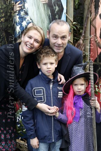 Amsterdam 2 oktober 2010
Premiere Foeksia in Tuschinski. Marcel hensema met vrouw en kinderen
Peter Smulders bv