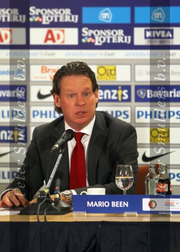 Eindhoven, 24 Oktober 2010
Kompetitiewedstrijd PSV-Feyenoord, eindstand 10-0 Seizoen 2010/2011
De grootste nederlaag van Feyenoord ooit in het betaalde voetbal
Evenaring van de grootste overwinning PSV in het betaald Voetbal
Een aangeslagen Mario Been tijdens de persconferentie
Foto Junior Smulders
