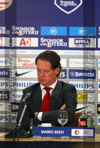 Eindhoven, 24 Oktober 2010
Kompetitiewedstrijd PSV-Feyenoord, eindstand 10-0 Seizoen 2010/2011
De grootste nederlaag van Feyenoord ooit in het betaalde voetbal
Evenaring van de grootste overwinning PSV in het betaald Voetbal
Een aangeslagen Mario Been tijdens de persconferentie
Foto Junior Smulders